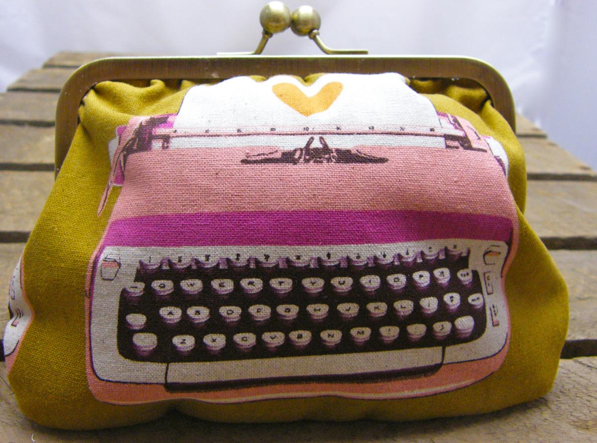 6" Fabby Purse - Typewriter